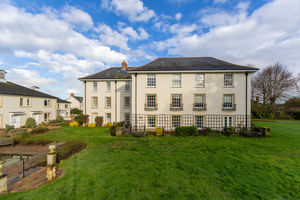 3 Fullands House- click for photo gallery